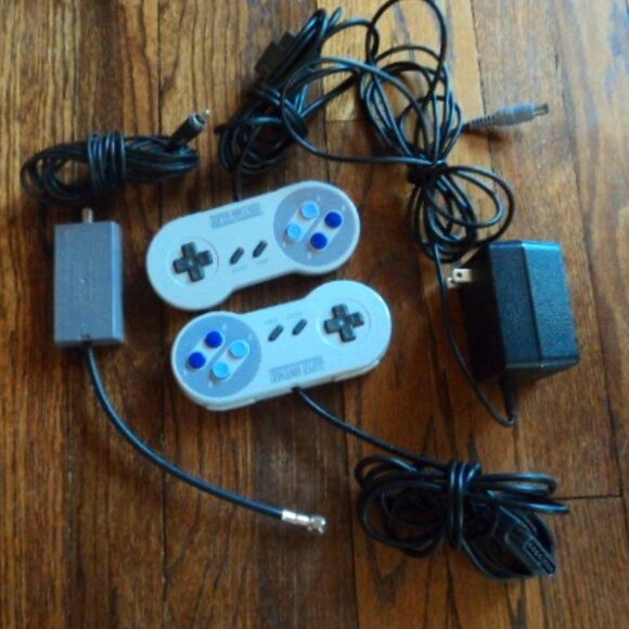 vintage Nintendo controllers and adapter~untested - Picture 1 of 5